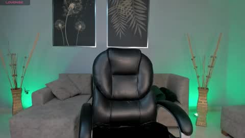 Snapshot of liammcarter chatting on 10.04.25 Liam online show from 10.04.25