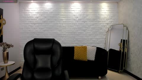 Snapshot of liammcarter chatting on 11.12.25 Liam online show from 11.12.25