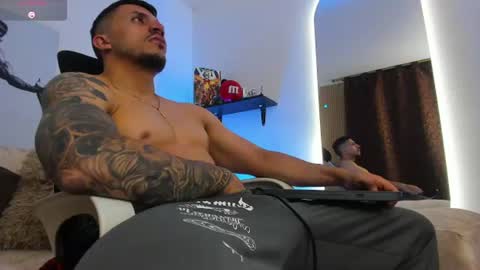 Snapshot of liamreigns_ chatting on 07.07.26 liam online show from 07.07.26