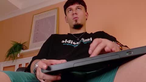 Liam Thunder online show from 10.11.25