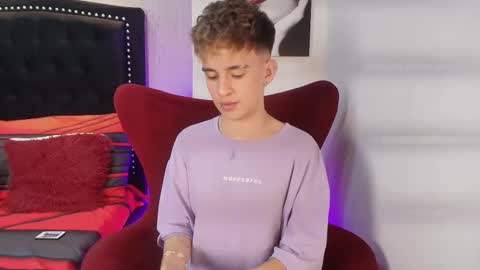 Snapshot of liamwild20 chatting on 09.22.25 liam online show from 09.22.25