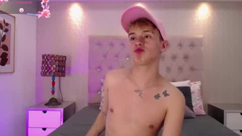 Snapshot of liamwild20 chatting on 10.06.25 liam online show from 10.06.25