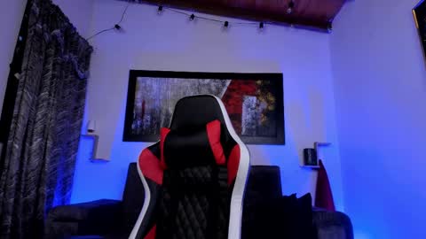 Snapshot of liamwyatt_ chatting on 02.15.25 liamwyatt_ online show from 02.15.25