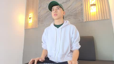 lian_cameron online show from 01.09.26