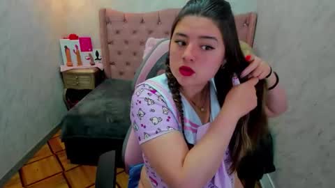 Snapshot of lianngrace chatting on 11.13.25 Grace online show from 11.13.25