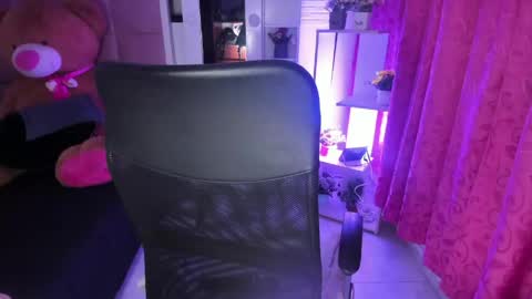 liany_taylor online show from 04.25.26