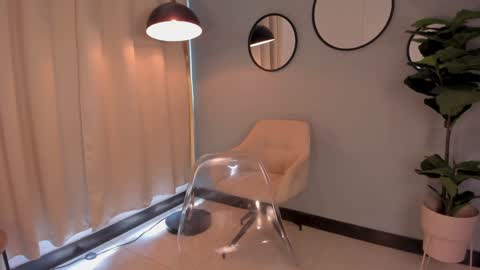 Snapshot of liapearce chatting on 12.04.24 Lia online show from 12.04.24