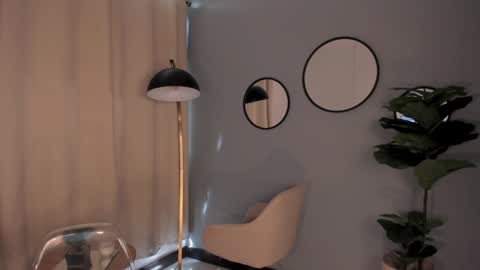 Snapshot of liapearce chatting on 12.27.24 Lia online show from 12.27.24