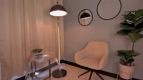 Snapshot of liapearce chatting on 02.12.25 Lia online show from 02.12.25