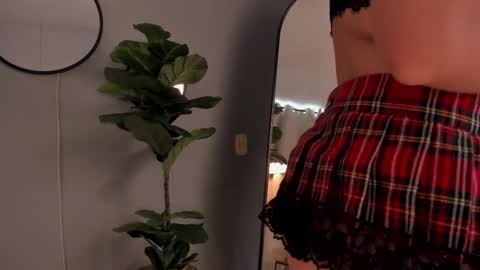 Snapshot of liapearce chatting on 03.04.25 Lia online show from 03.04.25