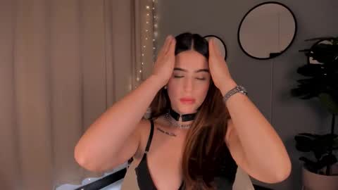 Snapshot of liapearce chatting on 09.15.25 Lia online show from 09.15.25