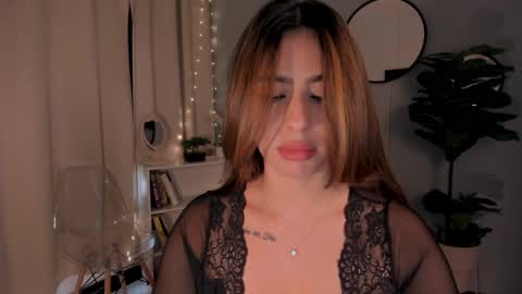 Snapshot of liapearce chatting on 09.26.25 Lia online show from 09.26.25