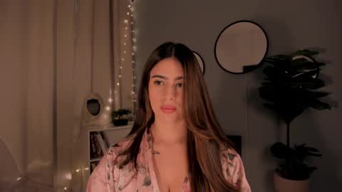 Snapshot of liapearce chatting on 09.30.25 Lia online show from 09.30.25