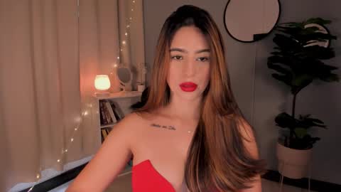 Snapshot of liapearce chatting on 10.10.25 Lia online show from 10.10.25