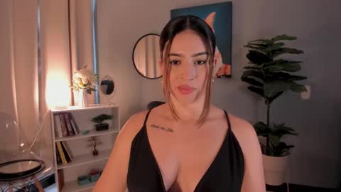 Snapshot of liapearce chatting on 11.03.25 Lia online show from 11.03.25