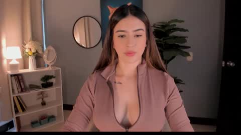 Snapshot of liapearce chatting on 11.19.25 Lia online show from 11.19.25