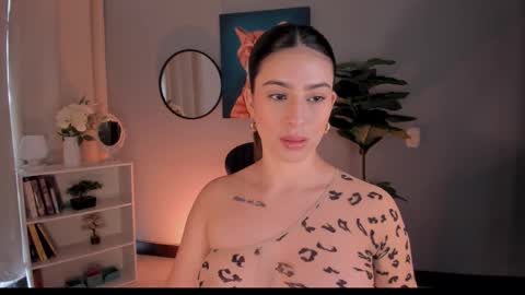 Snapshot of liapearce chatting on 11.29.25 Lia online show from 11.29.25