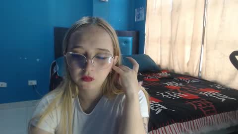 Lia Roberts online show from 10.06.25