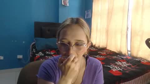 Lia Roberts online show from 10.10.25