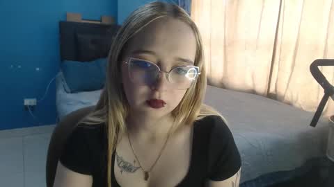 Lia Roberts online show from 10.20.25