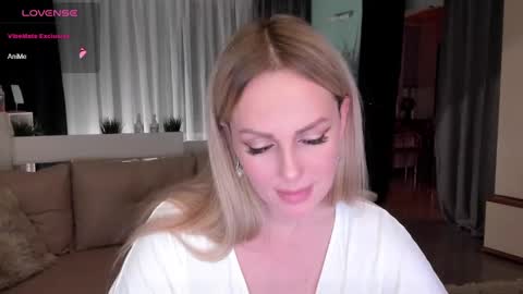 Snapshot of libby_nora chatting on 12.19.24 Libby online show from 12.19.24