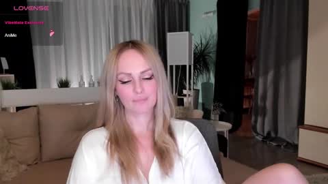 Snapshot of libby_nora chatting on 12.20.24 Libby online show from 12.20.24