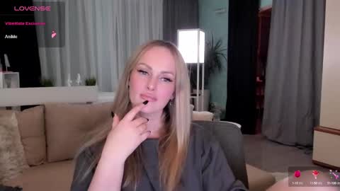 Snapshot of libby_nora chatting on 12.22.24 Libby online show from 12.22.24