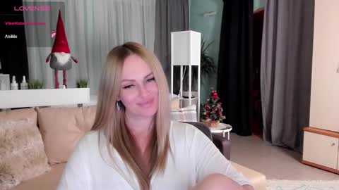 Snapshot of libby_nora chatting on 12.29.24 Libby online show from 12.29.24