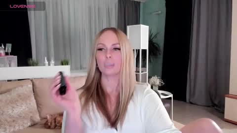 Snapshot of libby_nora chatting on 01.14.25 Libby online show from 01.14.25