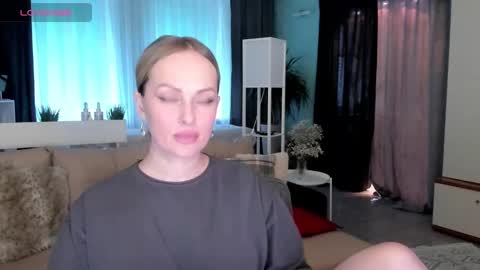 Snapshot of libby_nora chatting on 01.26.25 Libby online show from 01.26.25