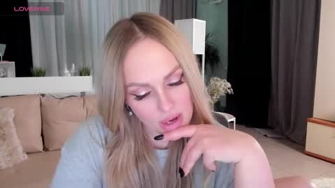 Snapshot of libby_nora chatting on 01.31.25 Libby online show from 01.31.25