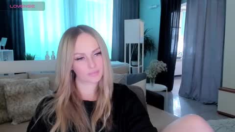 Snapshot of libby_nora chatting on 02.04.25 Libby online show from 02.04.25