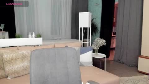 Snapshot of libby_nora chatting on 02.04.25 Libby online show from 02.04.25