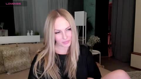 Snapshot of libby_nora chatting on 02.04.25 Libby online show from 02.04.25