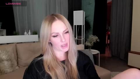 Snapshot of libby_nora chatting on 02.05.25 Libby online show from 02.05.25