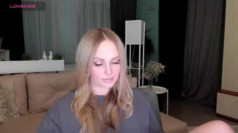 Snapshot of libby_nora chatting on 02.08.25 Libby online show from 02.08.25