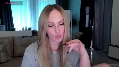 Snapshot of libby_nora chatting on 02.12.25 Libby online show from 02.12.25