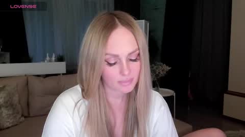 Snapshot of libby_nora chatting on 02.12.25 Libby online show from 02.12.25