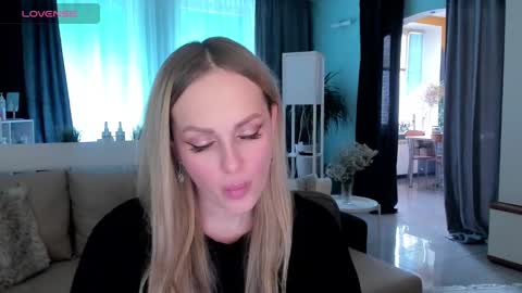 Snapshot of libby_nora chatting on 02.15.25 Libby online show from 02.15.25