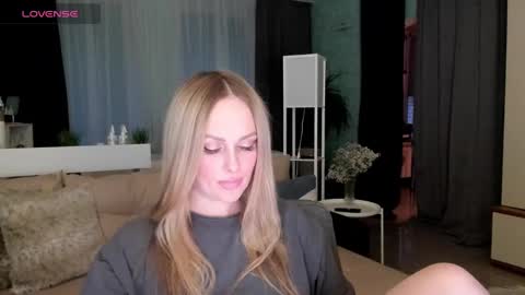 Snapshot of libby_nora chatting on 02.19.25 Libby online show from 02.19.25