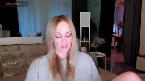 Snapshot of libby_nora chatting on 02.22.25 Libby online show from 02.22.25