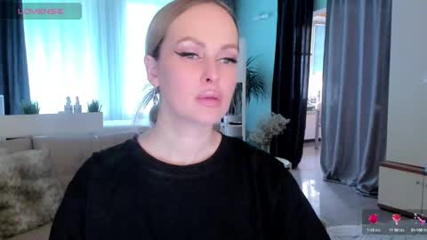 Snapshot of libby_nora chatting on 02.27.25 Libby online show from 02.27.25