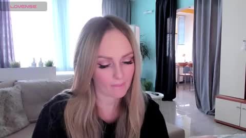 Snapshot of libby_nora chatting on 03.11.25 Libby online show from 03.11.25