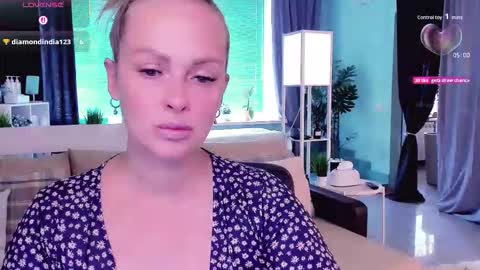 Snapshot of libby_nora chatting on 09.14.25 Libby online show from 09.14.25