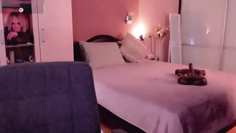 Snapshot of libby_nora chatting on 09.22.25 Libby online show from 09.22.25