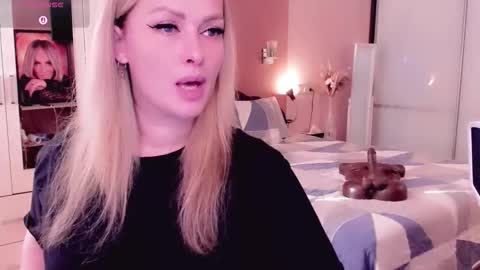 Snapshot of libby_nora chatting on 09.29.25 Libby online show from 09.29.25