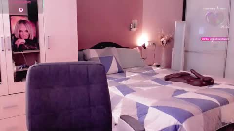 Snapshot of libby_nora chatting on 09.30.25 Libby online show from 09.30.25