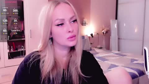 Snapshot of libby_nora chatting on 10.08.25 Libby online show from 10.08.25