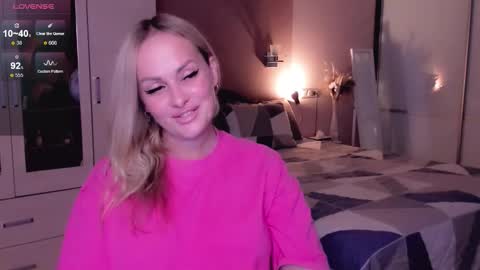 Snapshot of libby_nora chatting on 10.11.25 Libby online show from 10.11.25