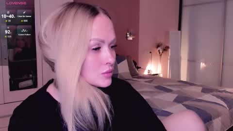 Snapshot of libby_nora chatting on 10.15.25 Libby online show from 10.15.25